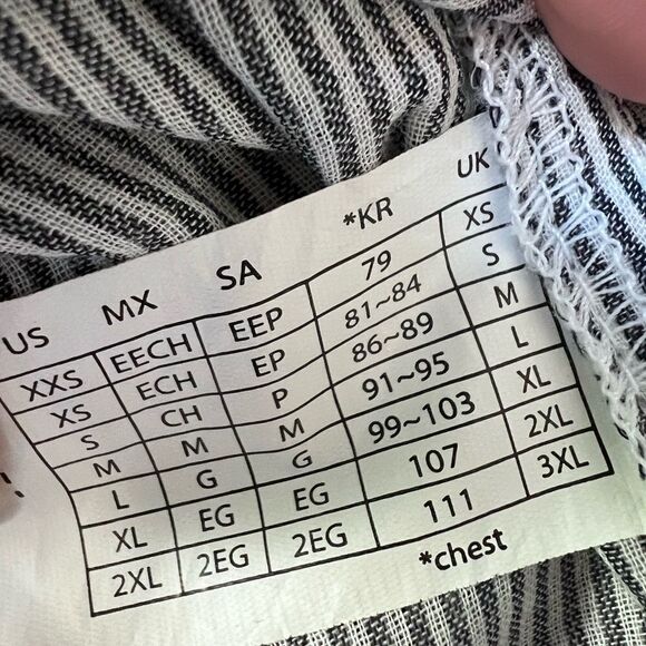 Women’s sleeveless blue blouse light fabric striped floral line design S. - Picture 10 of 12